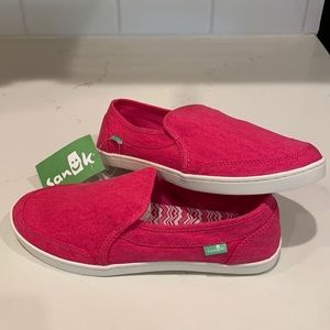 Sanuk Girls Hot Pink Slip on Sneakers Size 4